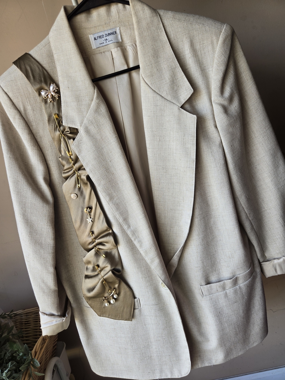 Alfred Dunner Beige-Cream Linen-Blend Blazer with Satin Accent
